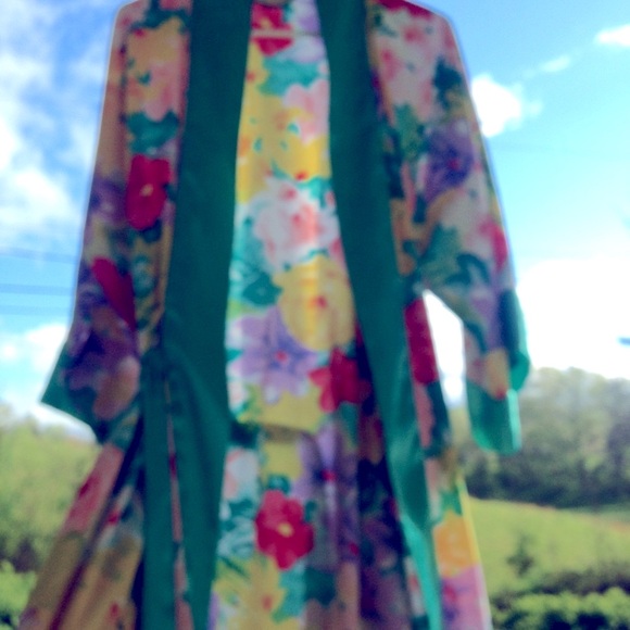 Robe - Picture 2 of 5